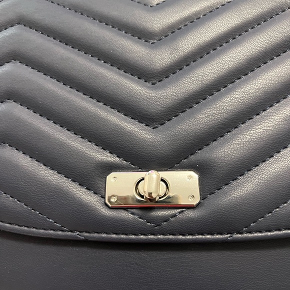 Karla Hanson 🌺 - Picture 2 of 16